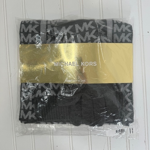 NWT MK Micheal Kors Linear Logo Muffler Hat Clover Bellyband - Picture 1 of 6